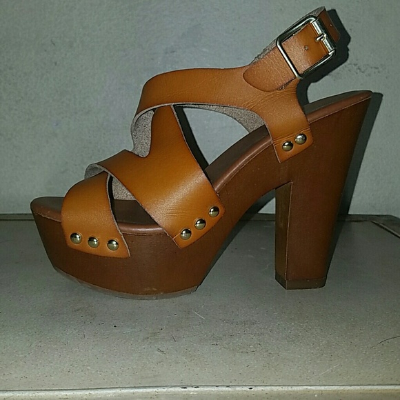Mossimo Tan Heels - Picture 4 of 8